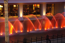 海光潋滟月团圆，一颗明珠落玉盘