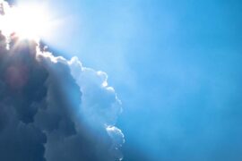 容光焕发是褒义词吗？