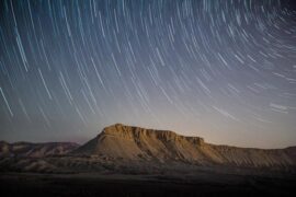 慷慨仗义是褒义词吗？