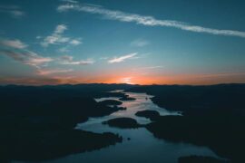 空洞是贬义词吗？