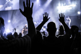 于浩歌狂热之际中寒；于天上看见深渊。于一切眼中看见无所有；于无所希望中得救