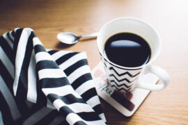 孤独也去囿限囚禁我的灵魂，却又为我开拓浩瀚广阔的地界