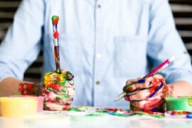 把苦难当作财富