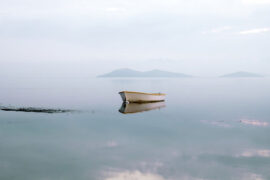 时间对于友谊的磨蚀，好比水流过石子，反把它洗琢得光洁了