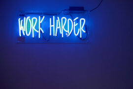 华贵表达着你的财富，而洁净证明着你的品质