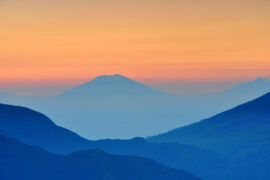 君子之过也，如日月之食焉：过也，人皆见之；更也，人皆仰之