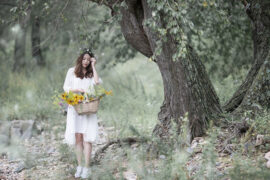 无论是欢喜或是悲伤，总值得我们认认真真地来走上一趟