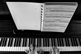 永力元《不亏不欠》歌词及评论赏析