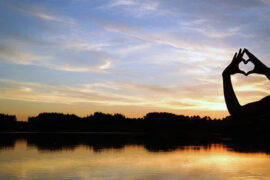 黄丽玲《有一种悲伤》歌词及评论赏析