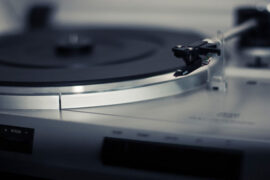 贰佰《汽车电影院》歌词及评论赏析