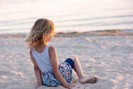 赵栖兑《兄妹》歌词及评论赏析