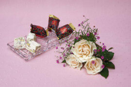 只是理论而不付诸实践的智慧，犹如重瓣玫瑰