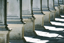 李克勤《倾城》歌词及评论赏析