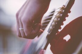 Capper《五百二十赫兹》完整版歌词及评论赏析