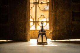 姜育恒《再回首》歌词及评论赏析