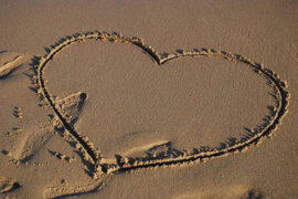 叶蒨文《曾经心痛》歌词评论及赏析