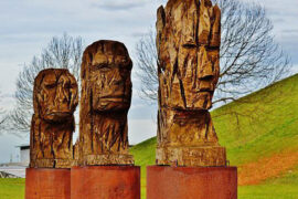 颐指气使是贬义词吗？