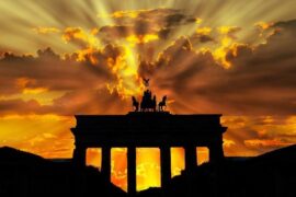 一气呵成是褒义词吗？