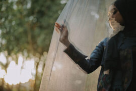 人生寄一世，奄忽若飙尘