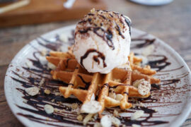 口蜜腹剑是贬义词吗？