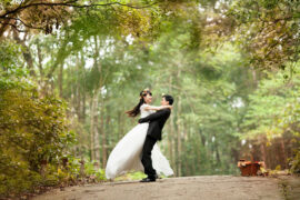 白小白《欠你的婚礼》歌词及评论赏析