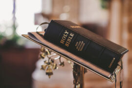 我以为人的生活，可以分作三层：一是物质生活，二是精神生活，三是灵魂生活