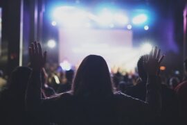 王靖雯《拆台》歌词评论及赏析