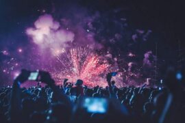 热闹的近义词有哪些