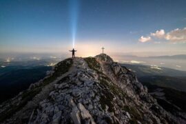 我们来自一个谜，我们又走向一个谜