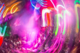 蔡徐坤《Hug me》歌词评论及赏析