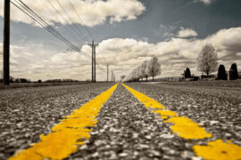 周深《亲爱的旅人》歌词及评论赏析