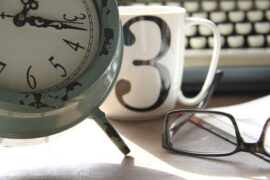 王靖雯《再不见》歌词及评论赏析