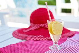 陈卓璇《夏末未了》歌词及评论赏析