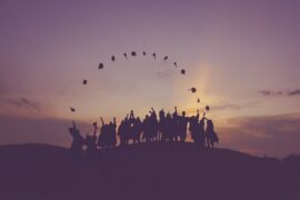 TF家族、张泽禹《毕业》歌词及评论赏析