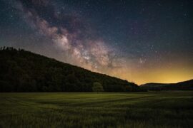 飞行少年《星空草原上的男孩》歌词评论及赏析