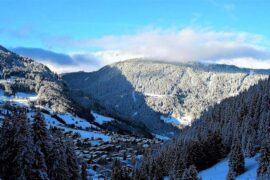 我走过玉门关外祁连山上飘的雪