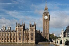 陈晓东《比我幸福》歌词及评论赏析