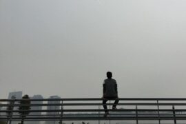 赵偈康《剪了头发》歌词及评论赏析