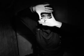 赵偈康《填词》歌词及评论赏析