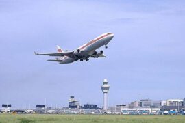 温兆伦《台北的机场》歌词表达及评论赏析