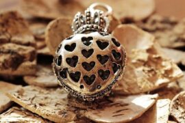 《反向奔赴》歌词表达、评论及赏析