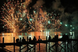 半吨兄弟《讨好生活》歌词表达、评论及赏析