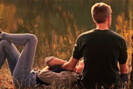 让男人看了亏欠心疼的话（40句让男人内疚的话）