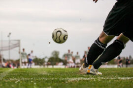 王贰浪《小镇英雄青年》歌词表达、评论及赏析