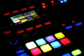 阿达娃《Crazy is Our Game》歌词及评论赏析