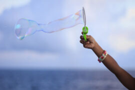 告五人《在未来的你跟我说声嗨》歌词及评论赏析