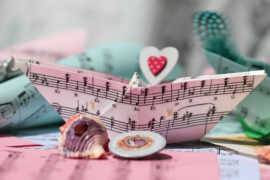 张信哲、范文芳《别让情两难》歌词及评论赏析