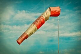 LBI利比《拥过你的风》歌词评论及赏析