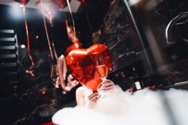 Tizzy T《向爱出发》歌词及评论赏析