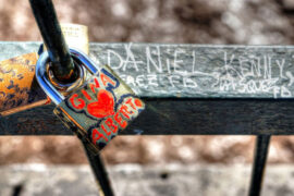 任夏《走错的路爱错的人》歌词表达及评论赏析